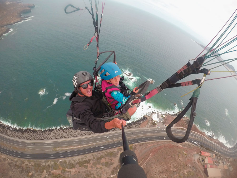 Christian Fernández del Valle, Most active paragliding tandem pilot in the World flies with a young kid